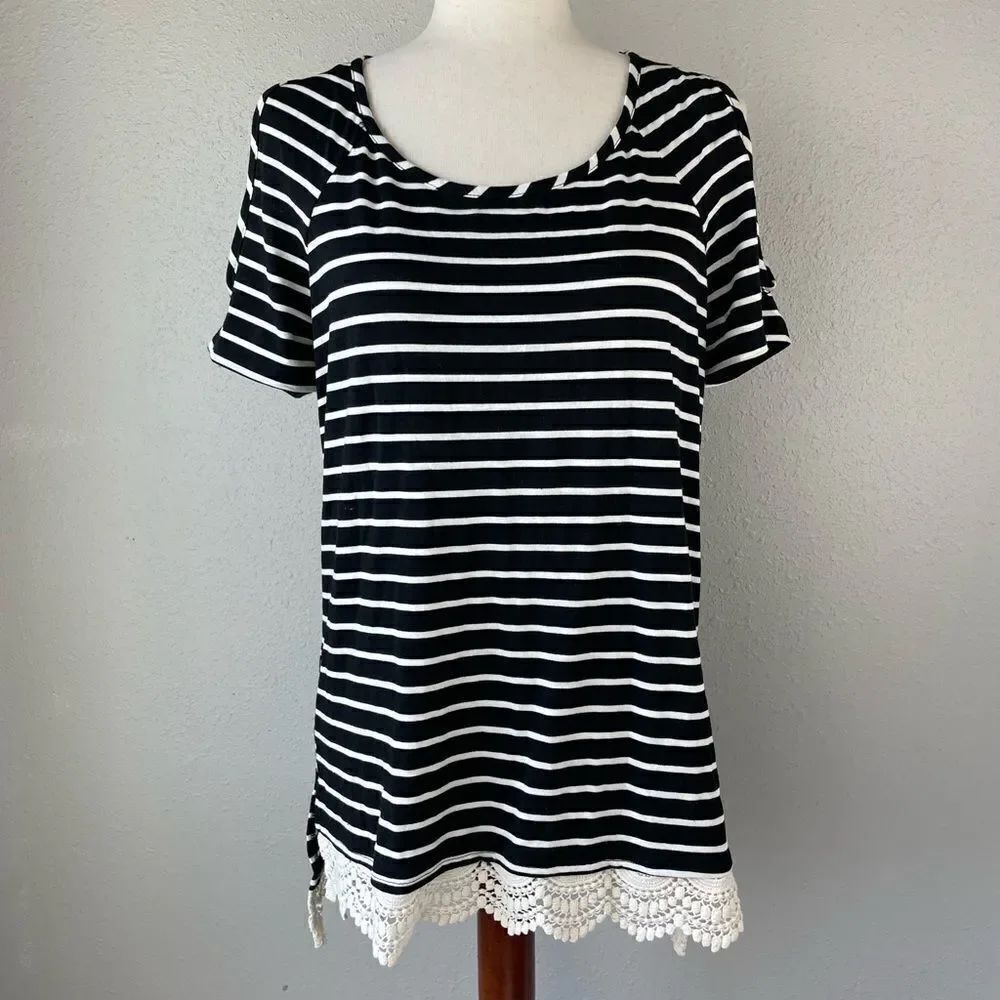 NWT Como Vintage Black and White Cold Shoulder Top Size M